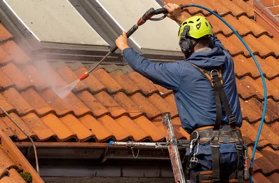 Démoussage et hydrofuge de toiture à Plouhinec